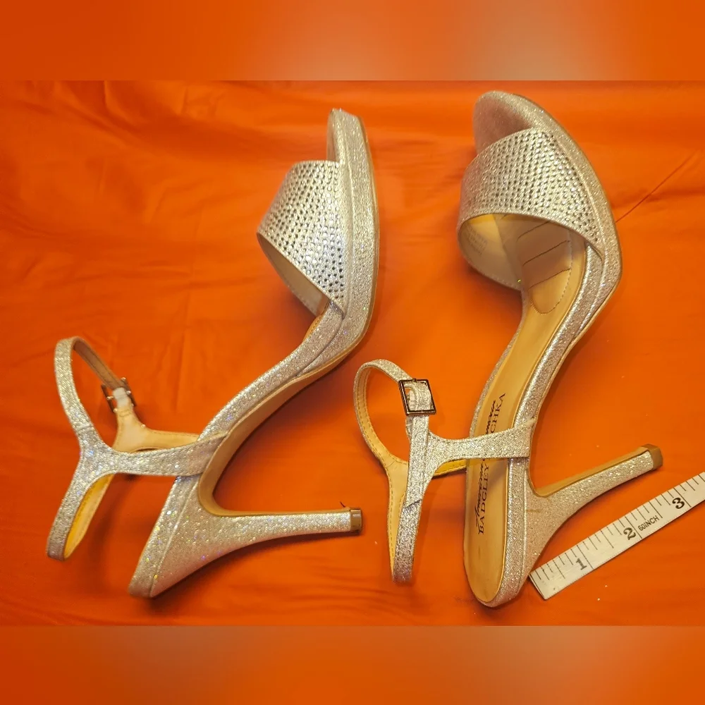 Badgley Mischka Elegant Silver High Heel Diamond Pumps sz6.5 w/Clutch E.U.C. - Picture 8 of 10